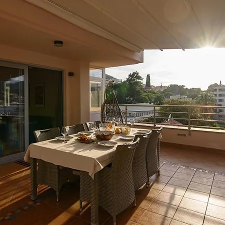 Evavista Penthouse Apartman *